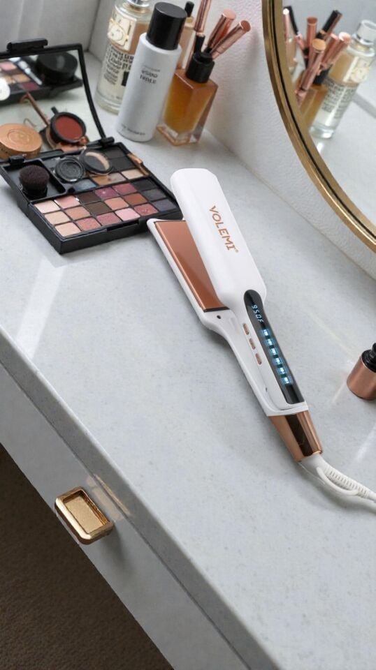 V-0099 GENİŞ Plakalı Saç Düzleştirici | Hızlı Isınma, Dijital LED Ekran, Parlak ve Pürüzsüz Saçlar